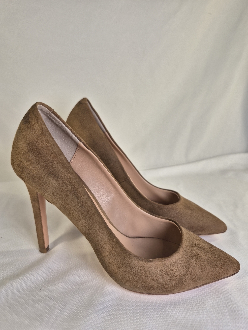 Tony Bianco Womens 7M Anja Pointed Toe Pump Taupe Suede Shoes Heels
